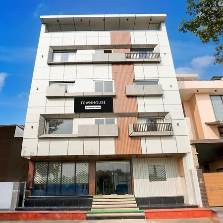 Super Townhouse Taj Nagri Phase 2 Formerly Grand Rivera Tājganj Buitenkant foto
